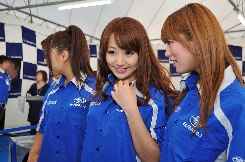 2010年モータスポーツジャパンSUBARUブース レースクイーン画像集